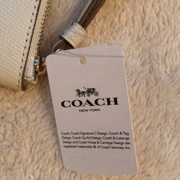 Coach cornerzip perforated wristlet ivory LAST ONE - Picture 3 of 6